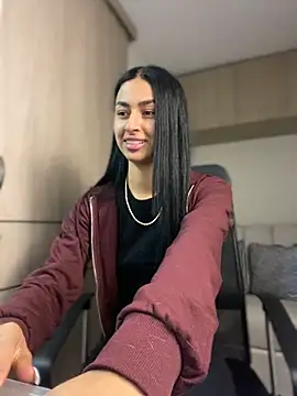 Snapshot of maddy_bronw_ chatting on December 27, 4:15 am maddy bronw online show from December 27, 4:15 am