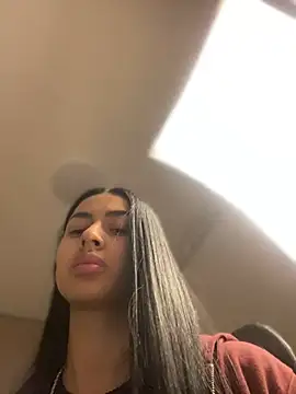 Snapshot of maddy_bronw_ chatting on December 27, 7:18 am maddy bronw online show from December 27, 7:18 am