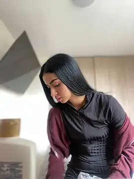 Snapshot of maddy_bronw_ chatting on December 28, 8:25 pm maddy bronw online show from December 28, 8:25 pm