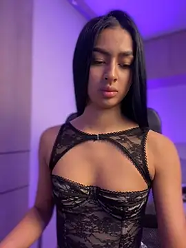 Snapshot of maddy_bronw_ chatting on January 2, 10:44 pm maddy bronw online show from January 2, 10:44 pm