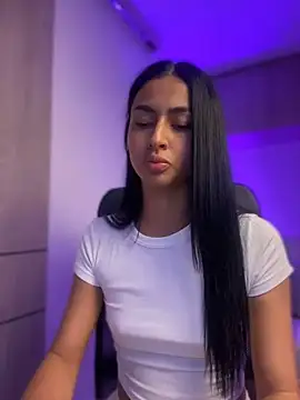 Snapshot of maddy_bronw_ chatting on January 11, 12:22 am maddy bronw online show from January 11, 12:22 am