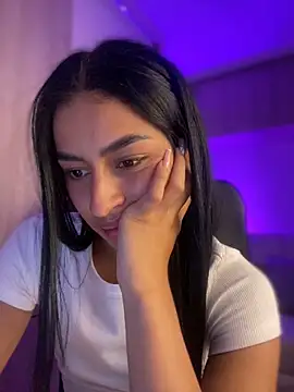 Snapshot of maddy_bronw_ chatting on January 11, 3:23 am maddy bronw online show from January 11, 3:23 am