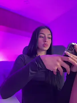 Snapshot of maddy_bronw_ chatting on January 31, 4:03 am maddy bronw online show from January 31, 4:03 am