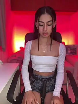 Snapshot of maddy_bronw_ chatting on February 2, 11:42 pm maddy bronw online show from February 2, 11:42 pm