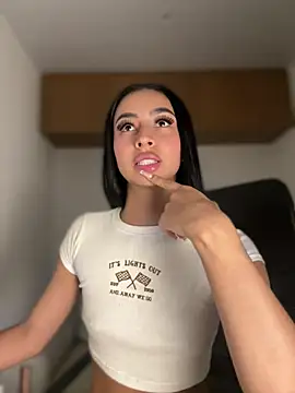 Snapshot of maddy_bronw_ chatting on February 23, 3:56 am maddy bronw online show from February 23, 3:56 am