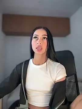 Snapshot of maddy_bronw_ chatting on February 24, 9:41 pm maddy bronw online show from February 24, 9:41 pm