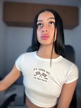 Snapshot of maddy_bronw_ chatting on February 28, 10:39 pm maddy bronw online show from February 28, 10:39 pm