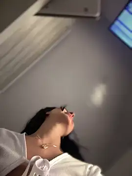 Snapshot of maddy_bronw_ chatting on March 2, 5:44 am maddy bronw online show from March 2, 5:44 am