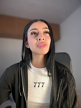 Snapshot of maddy_bronw_ chatting on March 7, 10:10 pm maddy bronw online show from March 7, 10:10 pm