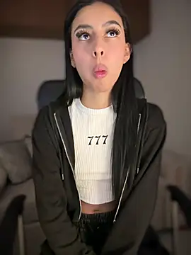 Snapshot of maddy_bronw_ chatting on March 8, 1:17 am maddy bronw online show from March 8, 1:17 am