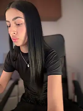 Snapshot of maddy_bronw_ chatting on March 13, 6:23 pm maddy bronw online show from March 13, 6:23 pm