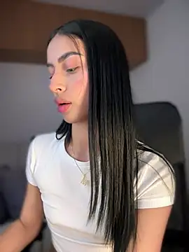 Snapshot of maddy_bronw_ chatting on March 19, 8:43 pm maddy bronw online show from March 19, 8:43 pm