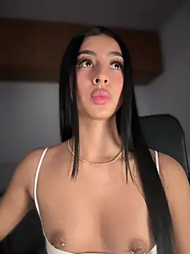 Snapshot of maddy_bronw_ chatting on March 22, 5:06 am maddy bronw online show from March 22, 5:06 am