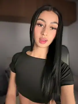 Snapshot of maddy_bronw_ chatting on March 23, 3:32 am maddy bronw online show from March 23, 3:32 am