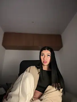 Snapshot of maddy_bronw_ chatting on March 23, 6:37 am maddy bronw online show from March 23, 6:37 am