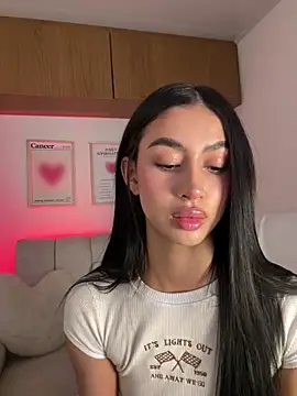 Snapshot of maddy_bronw_ chatting on September 22, 10:45 pm maddy bronw online show from September 22, 10:45 pm