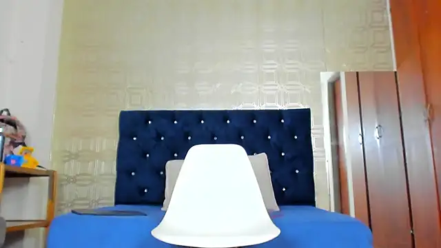 evelyn wine online show from March 22, 10:26 pm