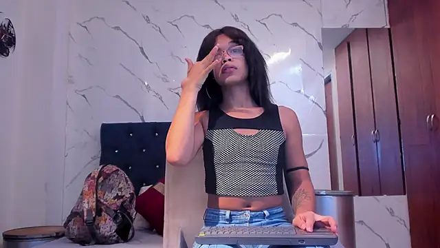 evelyn wine online show from September 27, 3:06 pm