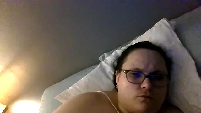 Snapshot of badbish777 chatting on September 20, 8:26 am badbish777 online show from September 20, 8:26 am
