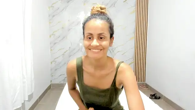 Snapshot of coralcarter1 chatting on February 8, 2:26 am coralcarter1 online show from February 8, 2:26 am