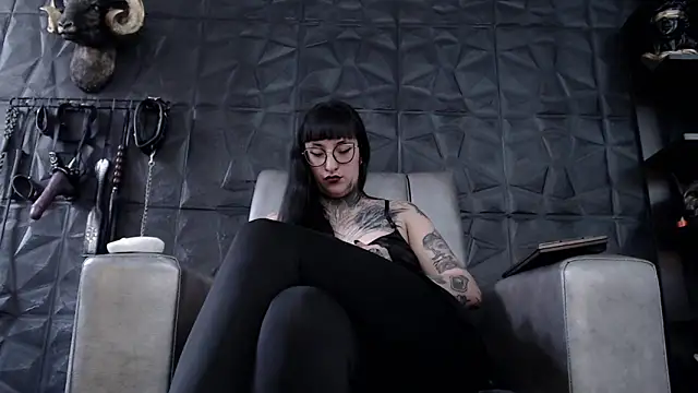 Agata Darkness online show from November 28, 8:00 pm