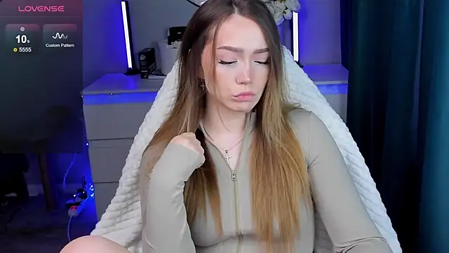 Evia r0se online show from November 15, 10:12 am