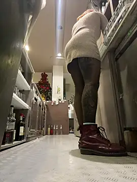 Snapshot of LL_deep chatting on December 18, 7:52 pm LL deep online show from December 18, 7:52 pm