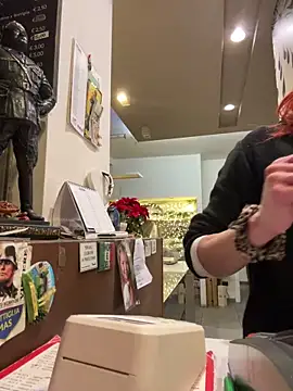 Snapshot of LL_deep chatting on December 28, 9:51 pm LL deep online show from December 28, 9:51 pm