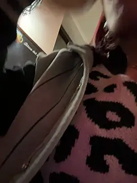 Snapshot of LL_deep chatting on February 17, 8:04 pm LL deep online show from February 17, 8:04 pm