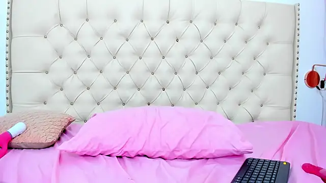 Kim Eli online show from January 4, 10:45 pm