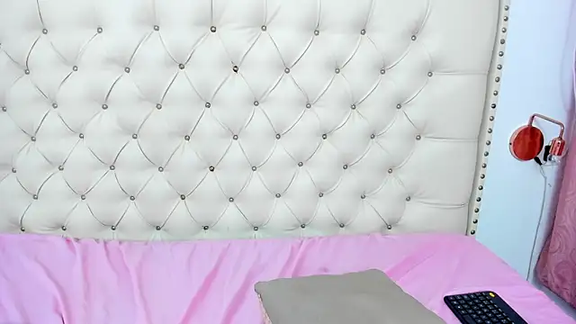 Kim Eli online show from February 1, 1:55 am