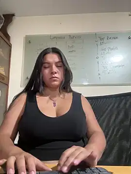 Snapshot of Catherine_summer1 chatting on January 9, 4:08 am Catherine summer1 online show from January 9, 4:08 am