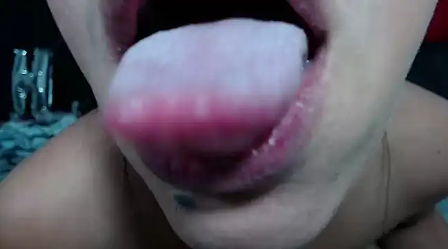 Snapshot of SusanLeroy chatting on December 31, 8:04 am SusanLeroy online show from December 31, 8:04 am