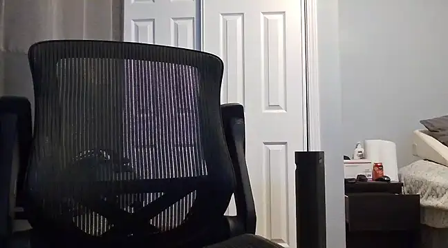 overaveragefreak4you online show from December 6, 11:00 am