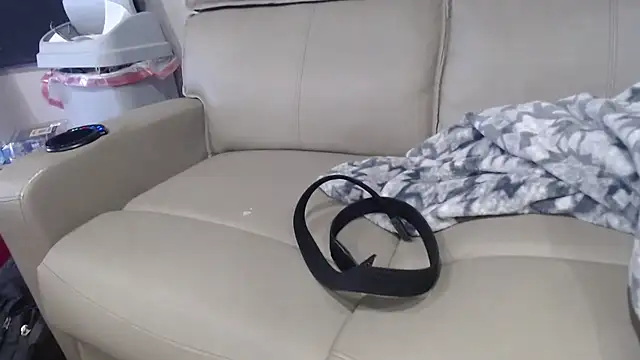 Snapshot of overaveragefreak4you chatting on February 5, 10:03 pm overaveragefreak4you online show from February 5, 10:03 pm