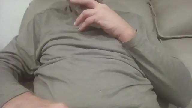 Snapshot of overaveragefreak4you chatting on February 12, 12:44 pm overaveragefreak4you online show from February 12, 12:44 pm