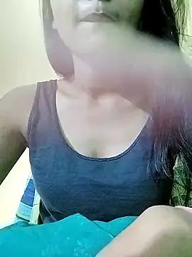 MISSQUEEN48 online show from March 12, 3:29 pm