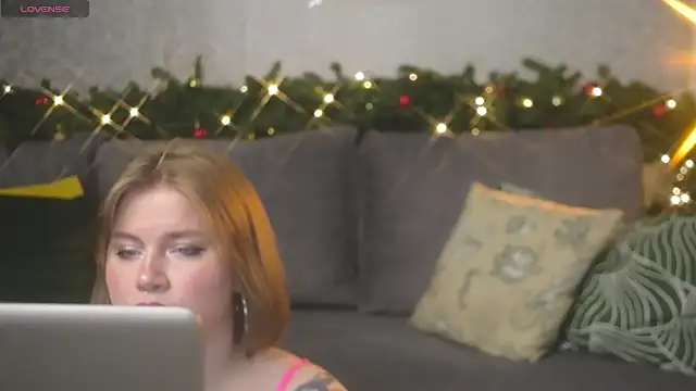 Kira Citro online show from December 17, 10:11 pm