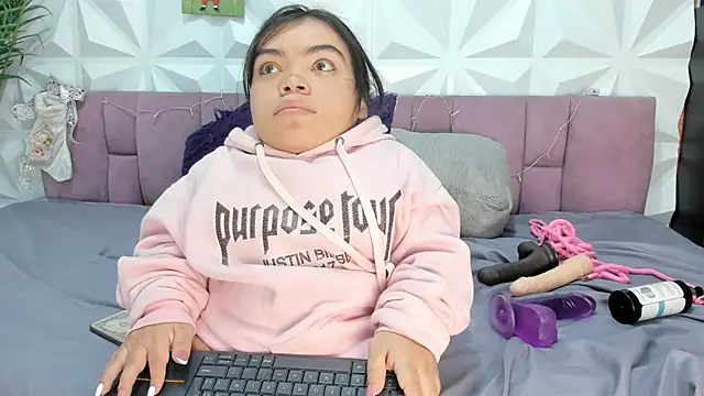 Snapshot of Michelle_Brooks chatting on December 27, 1:07 pm Michelle Brooks online show from December 27, 1:07 pm