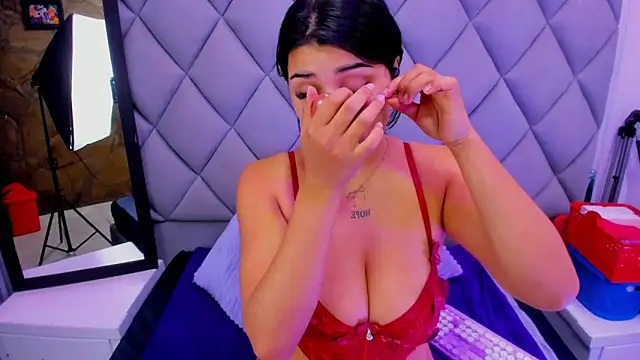 venusowen  online show from October 29, 1:24 pm