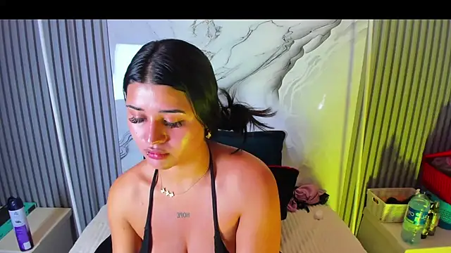 venusowen  online show from June 2, 2:30 pm
