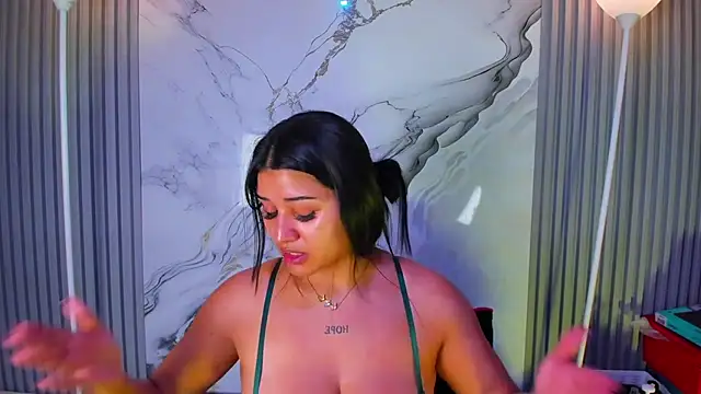 venusowen  online show from July 18, 2:32 pm