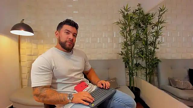 Snapshot of _dreammr1_ chatting on January 14, 10:34 pm dreammr1 online show from January 14, 10:34 pm