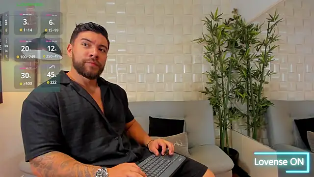 Snapshot of _dreammr1_ chatting on January 16, 1:48 am dreammr1 online show from January 16, 1:48 am