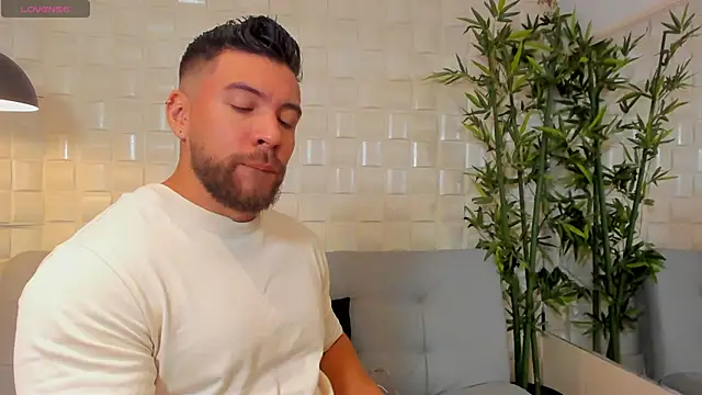 Snapshot of _dreammr1_ chatting on January 21, 12:15 am dreammr1 online show from January 21, 12:15 am