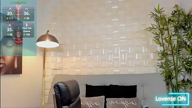 Snapshot of _dreammr1_ chatting on January 25, 1:43 am dreammr1 online show from January 25, 1:43 am