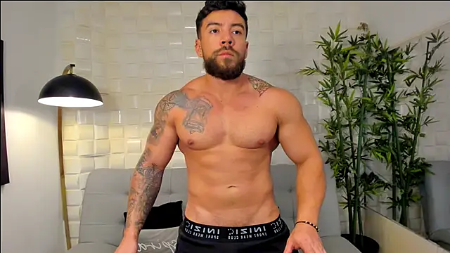 Snapshot of _dreammr1_ chatting on February 13, 1:40 am dreammr1 online show from February 13, 1:40 am