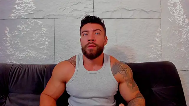 Snapshot of _dreammr1_ chatting on March 21, 1:34 pm dreammr1 online show from March 21, 1:34 pm