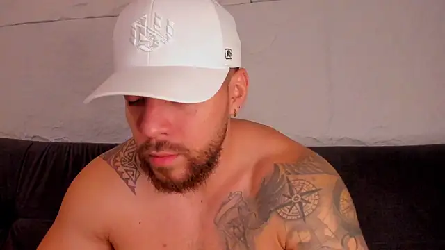 Snapshot of _dreammr1_ chatting on October 15, 3:12 pm dreammr1 online show from October 15, 3:12 pm