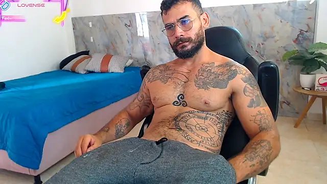 Snapshot of hanz_col chatting on October 31, 12:06 pm hanz col online show from October 31, 12:06 pm